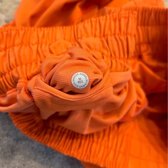 Lululemon Hotty Hot Short ll *2.5” Size 10 In Highlight Orange - Picture 7 of 10